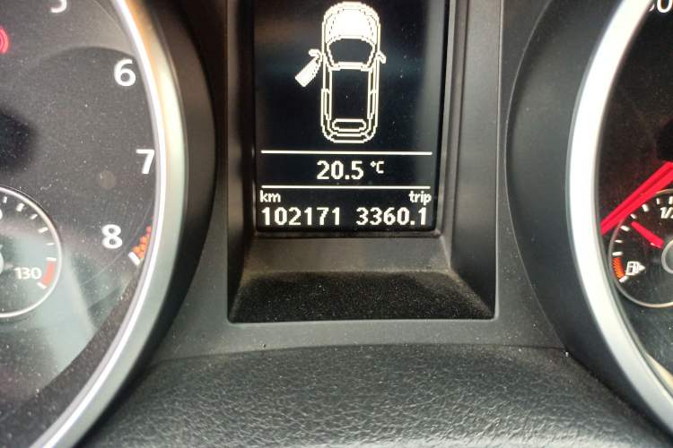 Used Volkswagen Golf 2012 1.4TSI Luxury Convertible Edition Odometer Close Up