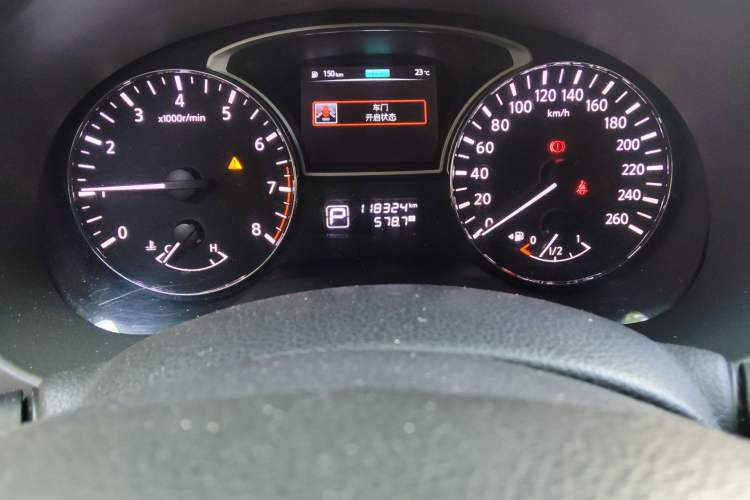 Used Nissan Teana 2015 2.0L XL Upper Champions League Tech Edition Odometer Close Up