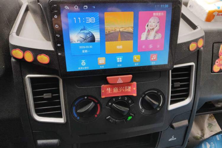 Used Iveco Daily 2021 2.8T V35 VAN厢式 Delivery Van 3-Seater Short Wheelbase Mid-Roof Design with Dual Tires and Side Sliding Doors
