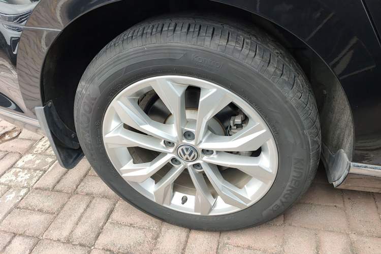 Used Volkswagen Magotan 2019 330TSI DSG Luxury Version China VI Standard Right Rear Wheel Hub