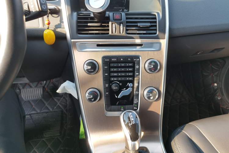 Used Volvo XC60 2017 T5 AWD Smart Upgrade Model