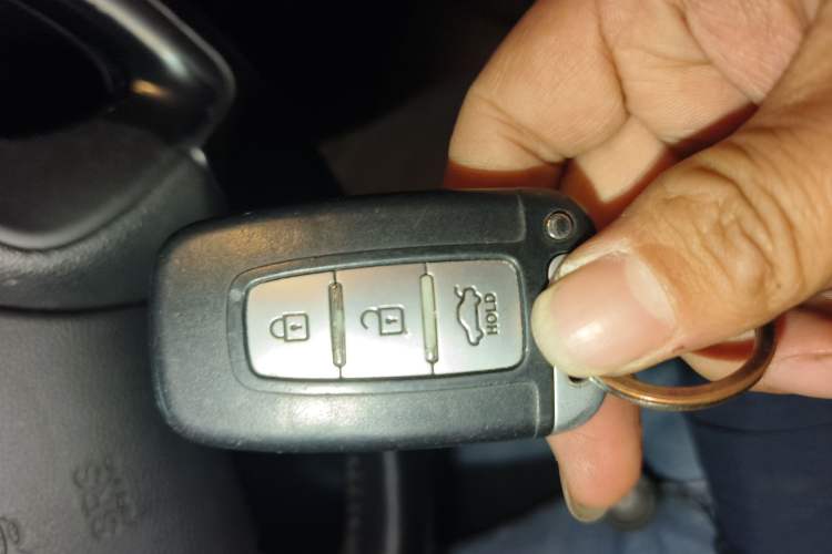 Used Hyundai Sonata 2015 Classic 2.0L Automatic Luxury Edition Vehicle Key