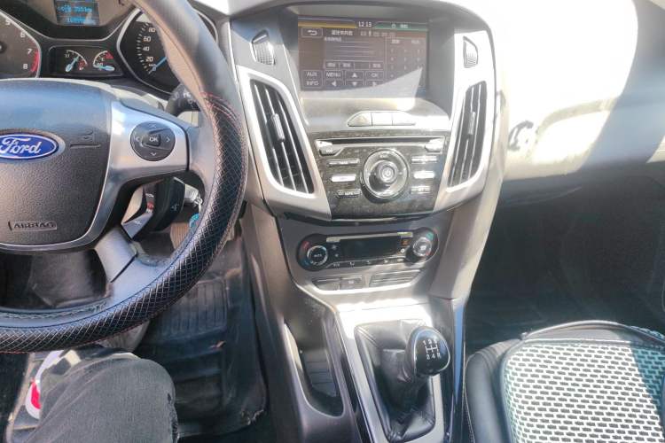 Used Ford Focus 2012 Sedan 1.6L Manual Fashion Edition
