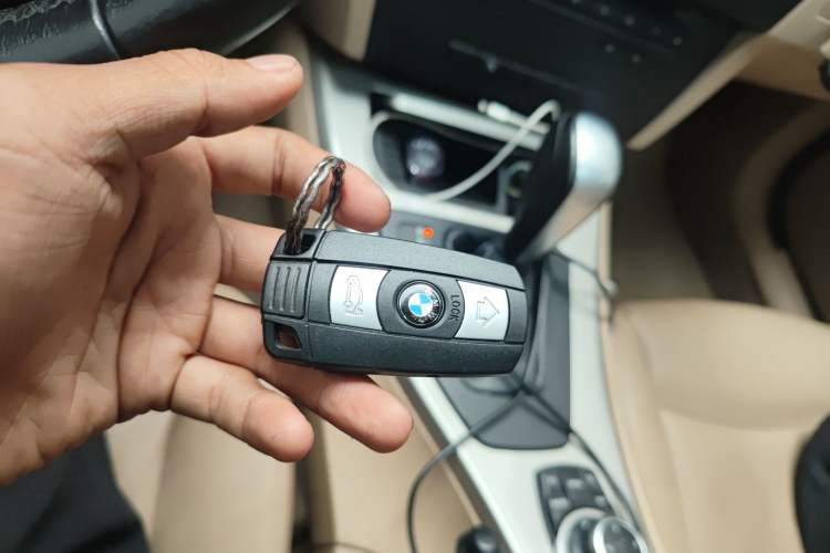 Used BMW 3 Series 2010 320i Luxury Model Vehicle Key