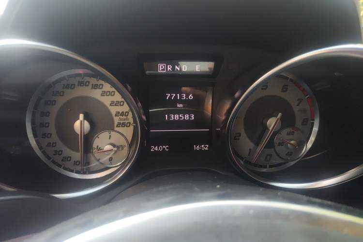 Used Mercedes-Benz SLK-Class 2011 SLK 200 Fashion Model
