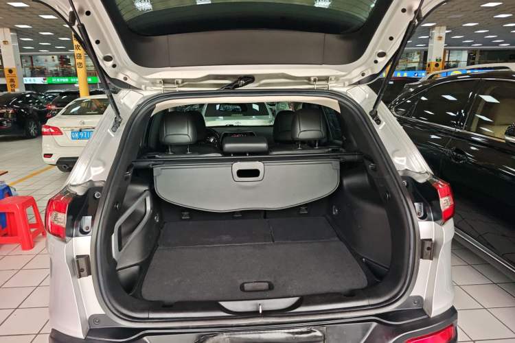 Used Jeep Cherokee 2017 2.0L Superior Edition Trunk