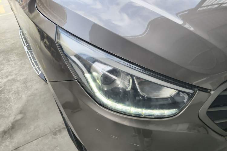 Used Hyundai ix35 2013 2.0L Automatic Two-Wheel Drive Smart GLS China IV Standard Right Front Headlight