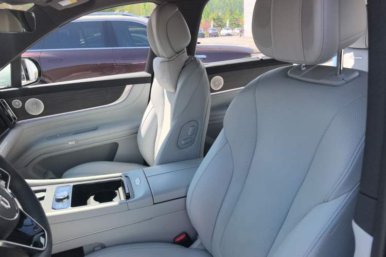 Used Hima AITO M9 2024 Range-Extended Ultra Version 42 kWh 6-Seater Model Left Front Seat