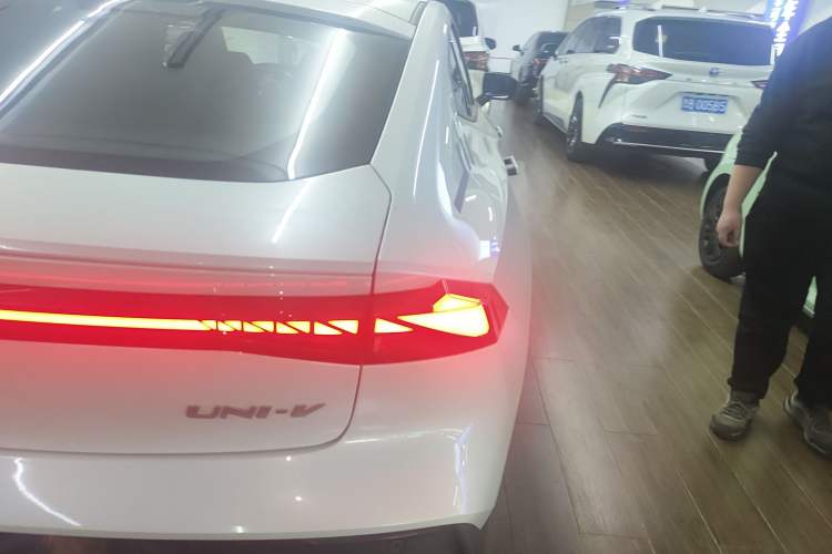 Used CHANGAN UNI-V 2023 1.5T Prestige Model
