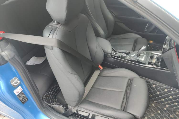 Used BMW 2 Series (Import) 2018 220i Convertible Coupe Sports Design Package
