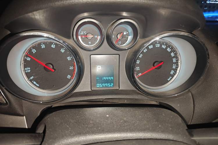 Used Buick Encore 2015 1.4T Automatic Two-Wheel Drive Urban Elite Version
