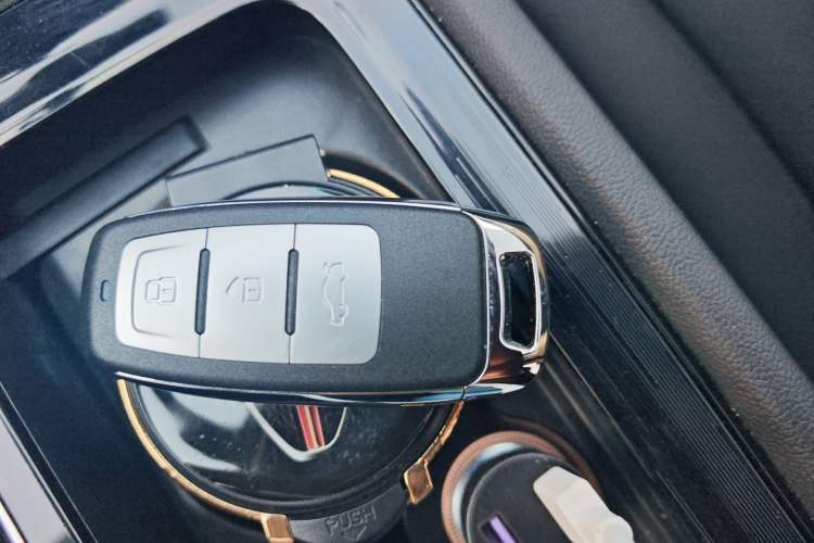 Used Hongqi H5 2023 1.5T DCT Smart Connect Flagship Edition Vehicle Key