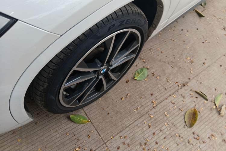 Used BMW X2 2021 sDrive25i Luxury Model with M Sport Package Left Front Wheel Hub