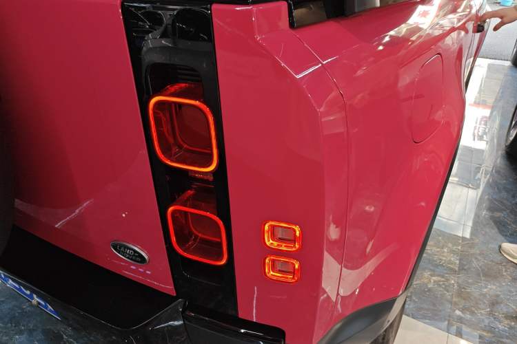 Used Land Rover Defender 2021 90 P400 Classic Reproduction Edition