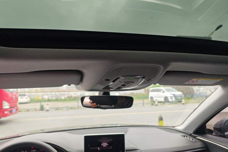 Used Audi A4L 2019 40 TFSI Fashion Edition China VI Emission Standard Headliner