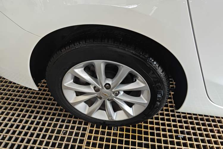 Used Chevrolet Cruze 2018 320 Automatic Pioneer Sunroof Edition
