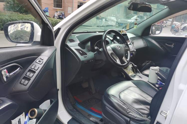 Used Hyundai ix35 2013 2.0L Automatic Two-Wheel Drive Smart GLS China IV Standard