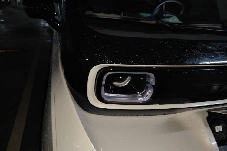 Used Baojun KiWi EV 2021 Artist Model Ternary Lithium Right Front Headlight