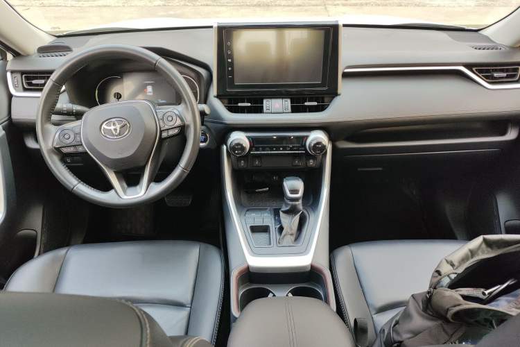 Used Toyota RAV4 2020 2.0L CVT Two-Wheel Drive Fashion PLUS Edition Center Console
