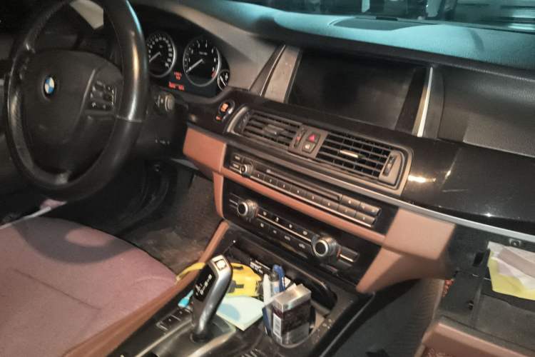 Used BMW 5 Series 2014 520Li Elegant Model
