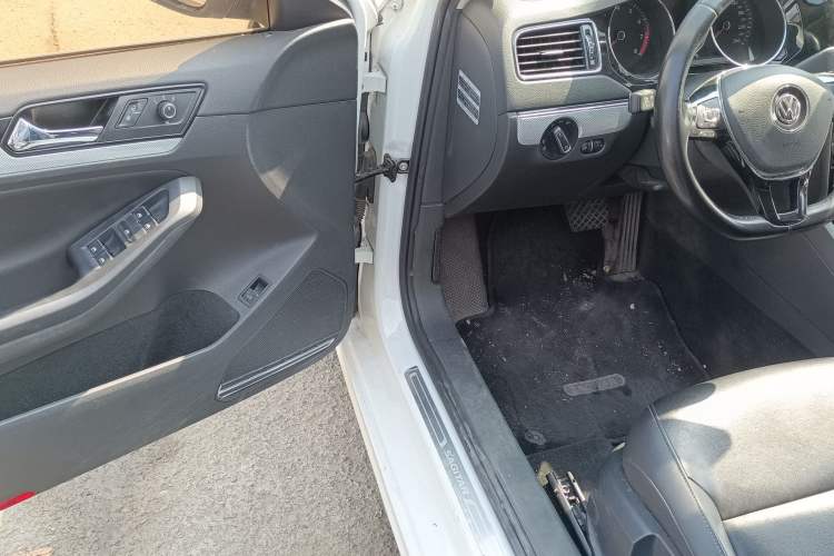 Used Volkswagen Sagitar 2017 1.6L Automatic Comfort Model Driver Seat