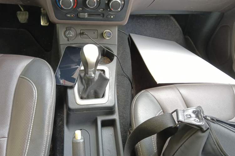 Used Dongfeng Fengon 330 2018 1.5L 330S Comfort Edition DK15 Gear Lever