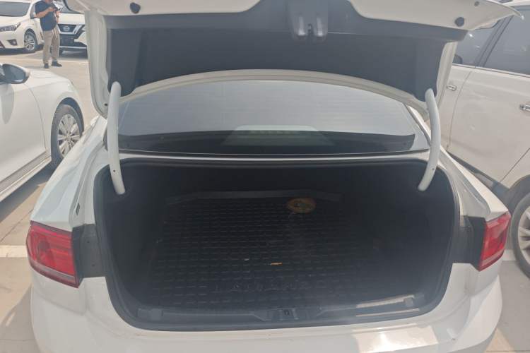 Used Volkswagen Lamando 2015 280TSI DSG Comfort Edition Trunk