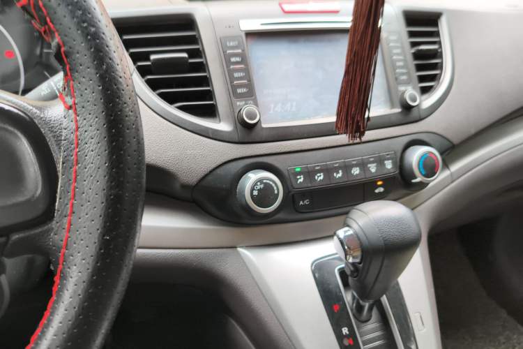 Used Honda CR-V 2012 2.0L two-wheel drive urban version
