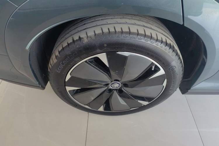 Used BYD Tang L 2025 DM 175KM Drone Player Edition Right Rear Wheel Hub