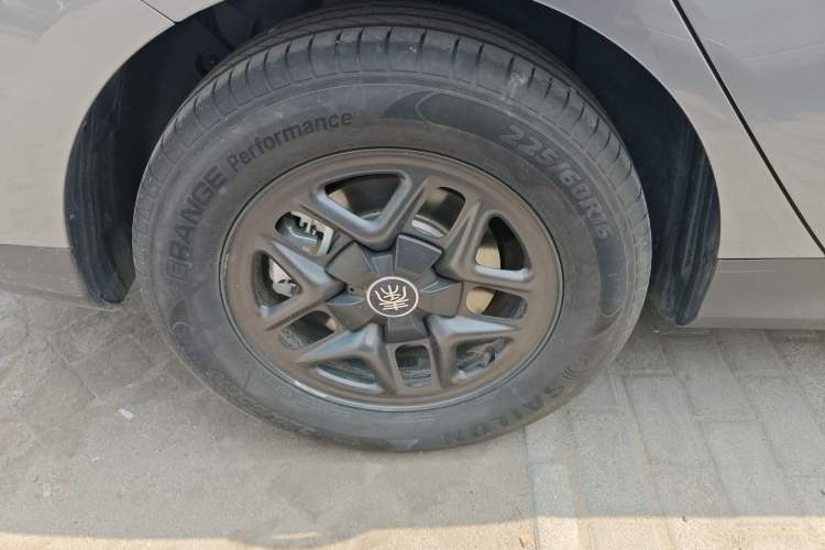 Used BYD Qin PLUS 2025 DM-i Smart Drive 55KM Leading Model Right Rear Wheel Hub