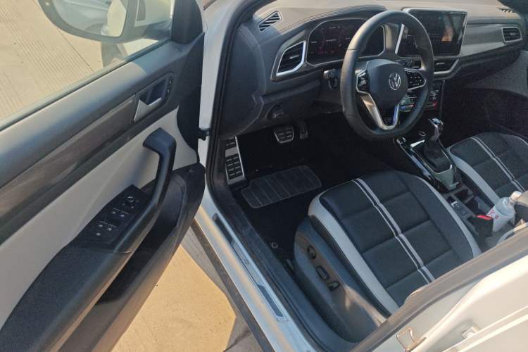 Used Volkswagen T-ROC 2023 300TSI DSG Two-Wheel Drive Starlight Edition
