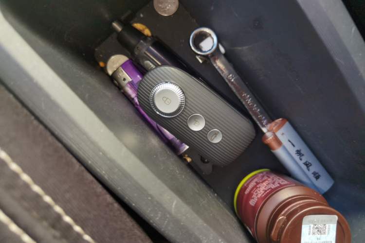 Used Sinotruk Pioneer V 2024 Multi-Function Edition 2.0T Manual Mid-Roof Low-Profile
