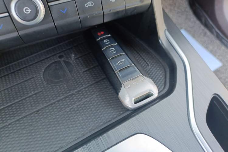 Used Wey VV6 2018 2.0T Two-Wheel-Drive Ultra-Luxury Version China V Standard