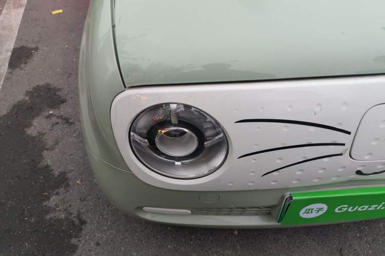 Used ORA Black Cat 2022 Updated Version 301 km Cute Pet Edition Lithium Iron Phosphate Right Front Headlight