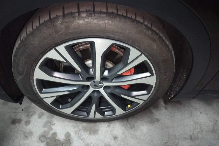 Used Nio EC7 2023 75 kWh Left Front Wheel Hub