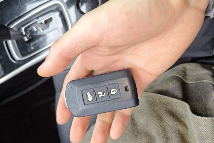 Used Mitsubishi Outlander 2018 2.0L Two-Wheel Drive Glory Edition 5 Seats Vehicle Key