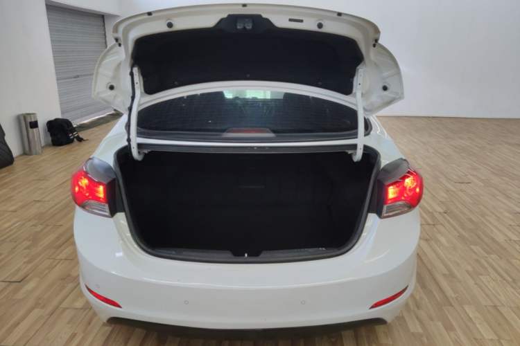 Used Hyundai Elantra (5th Generation / Langdong) 2015 1.6L Automatic Luxury Model Trunk