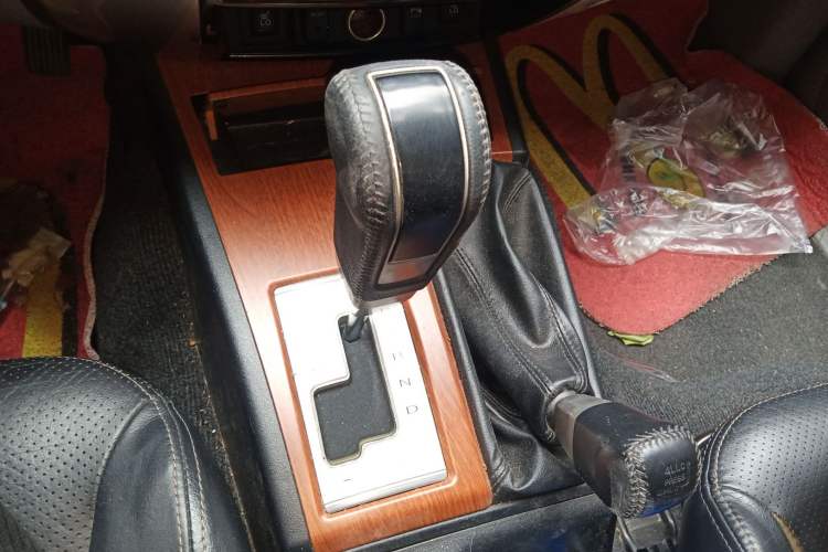 Used Mitsubishi Pajero Sport 2011 3.0L Sport Navigation Edition Gear Lever