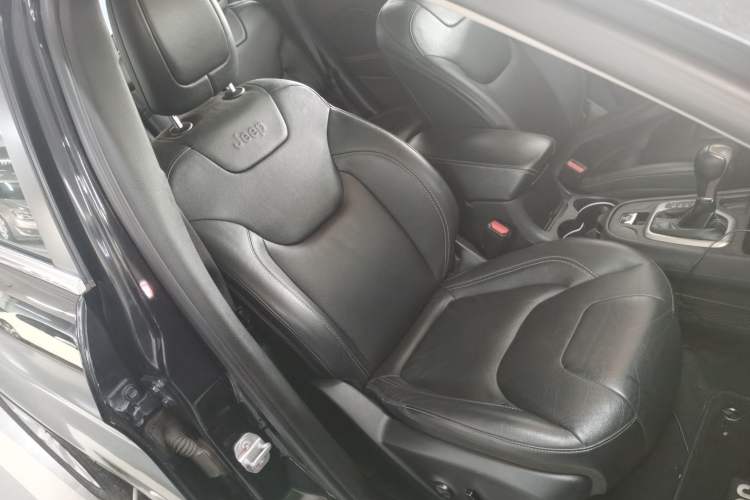 Used Jeep Cherokee 2016 2.4L Leading Edition
