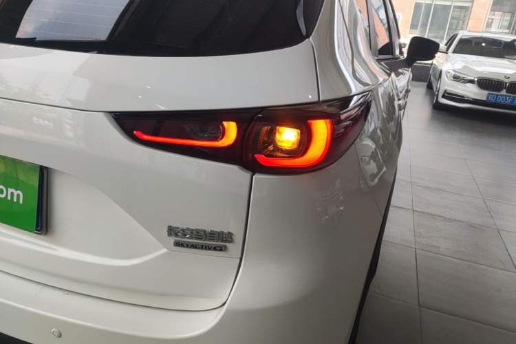 Used Mazda CX-5 2025 2.0L Automatic Two-Wheel Drive Comfort Version Right Rear Taillight