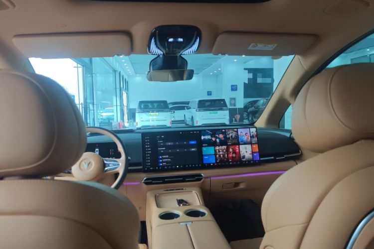 Used VOYAH Dream 2025 PHEV Four-Wheel Drive Prestige Kunpeng Edition
