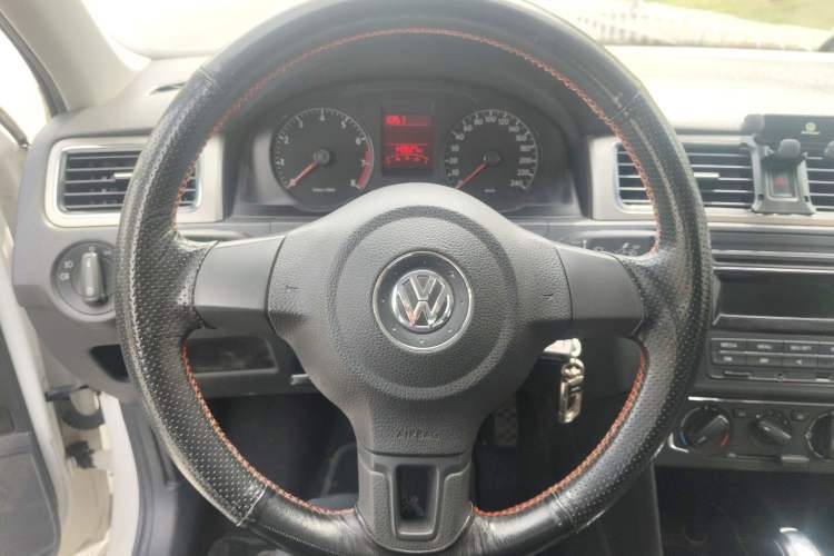 Used Volkswagen Santana 2015 1.6L Automatic Comfort Edition Steering Wheel