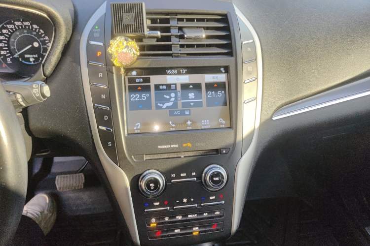 Used Lincoln MKC 2016 2.0T Two-Wheel Drive Deluxe Edition
