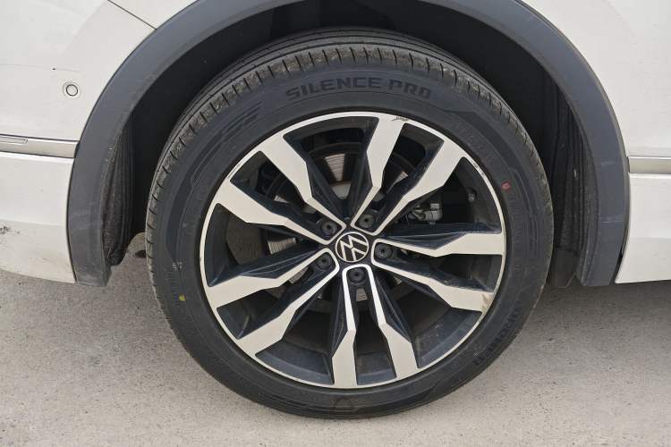 Used Volkswagen Tiguan L 2021 330TSI Automatic Two-Wheel Drive R-Line Enhanced Edition
