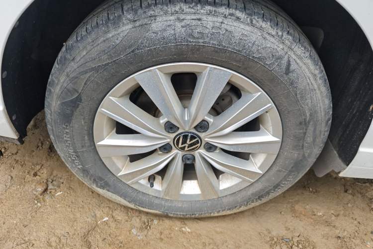 Used Volkswagen Lavida 2024 1.5L Automatic DeYi Edition Right Rear Wheel Hub