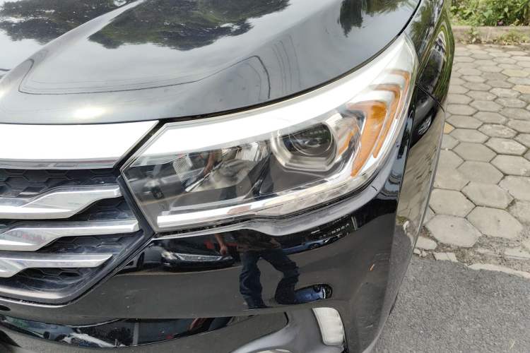 Used GAC Trumpchi GS4 2017 235T Automatic Two-Wheel Drive Luxury Smart Connectivity Version Left Front Headlight