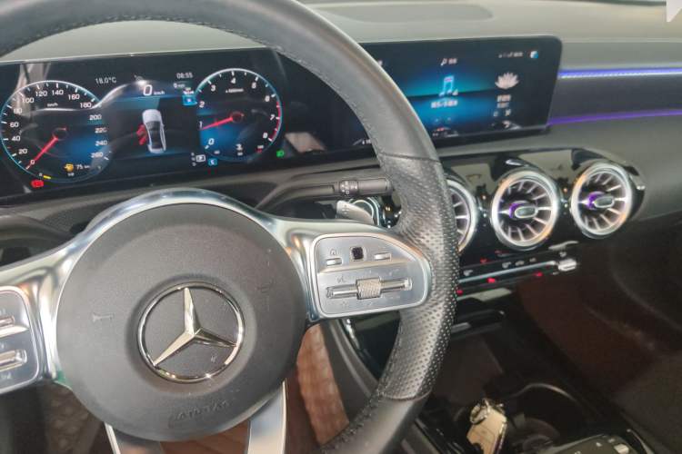 Used Mercedes-Benz A-Class 2022 Revised Version A 200 L Sport Sedan Fashionable Style Gear Lever
