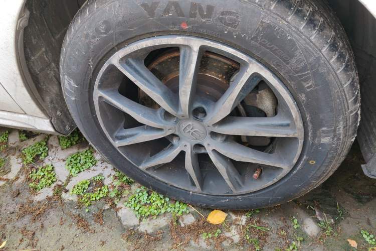 Used BYD Song MAX 2017 1.5T Automatic Smart Connect Luxury 7-Seater Right Front Wheel Hub