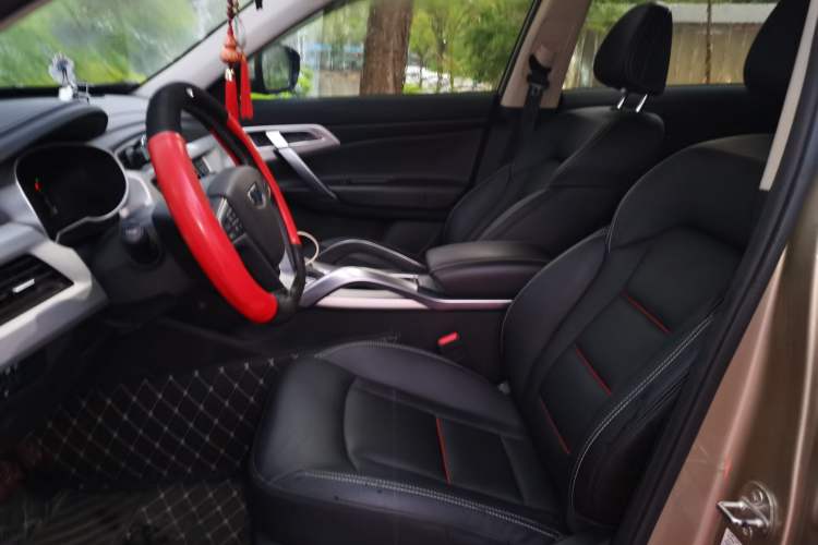 Used Geely Auto Emgrand X7 Sport 2018 1.8TD Automatic Two-Wheel Drive Smart Connect 4G Internet Edition
