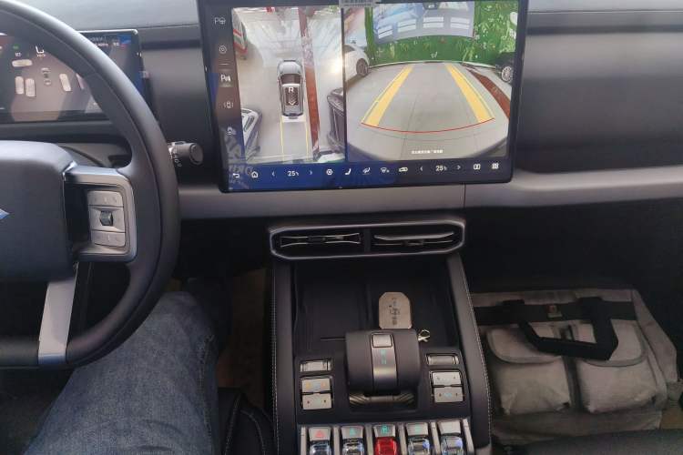 Used Formula Leopard Titanium 3 2025 501 km Range Rear-Wheel Drive Intelligent Driving Max Edition